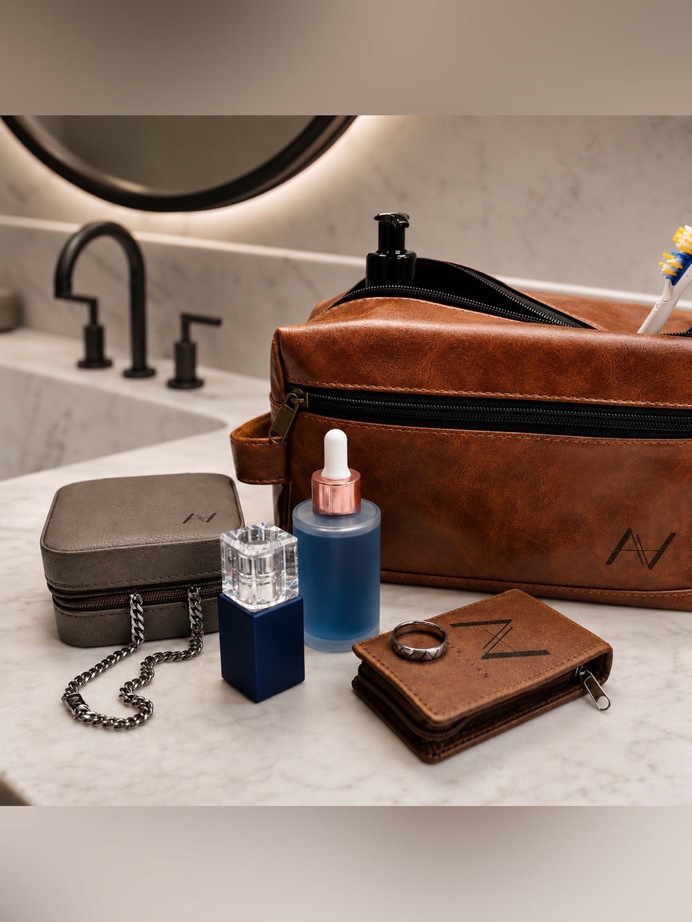 Brown Leatherette Personal Grooming Kit | Arthur Alan - Picture 4 of 9